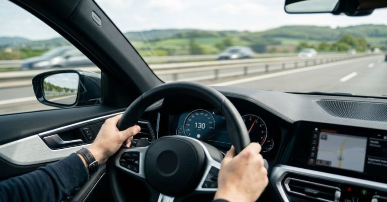 Quel est le bon régime moteur à 130 kmh pour rouler plus efficacement